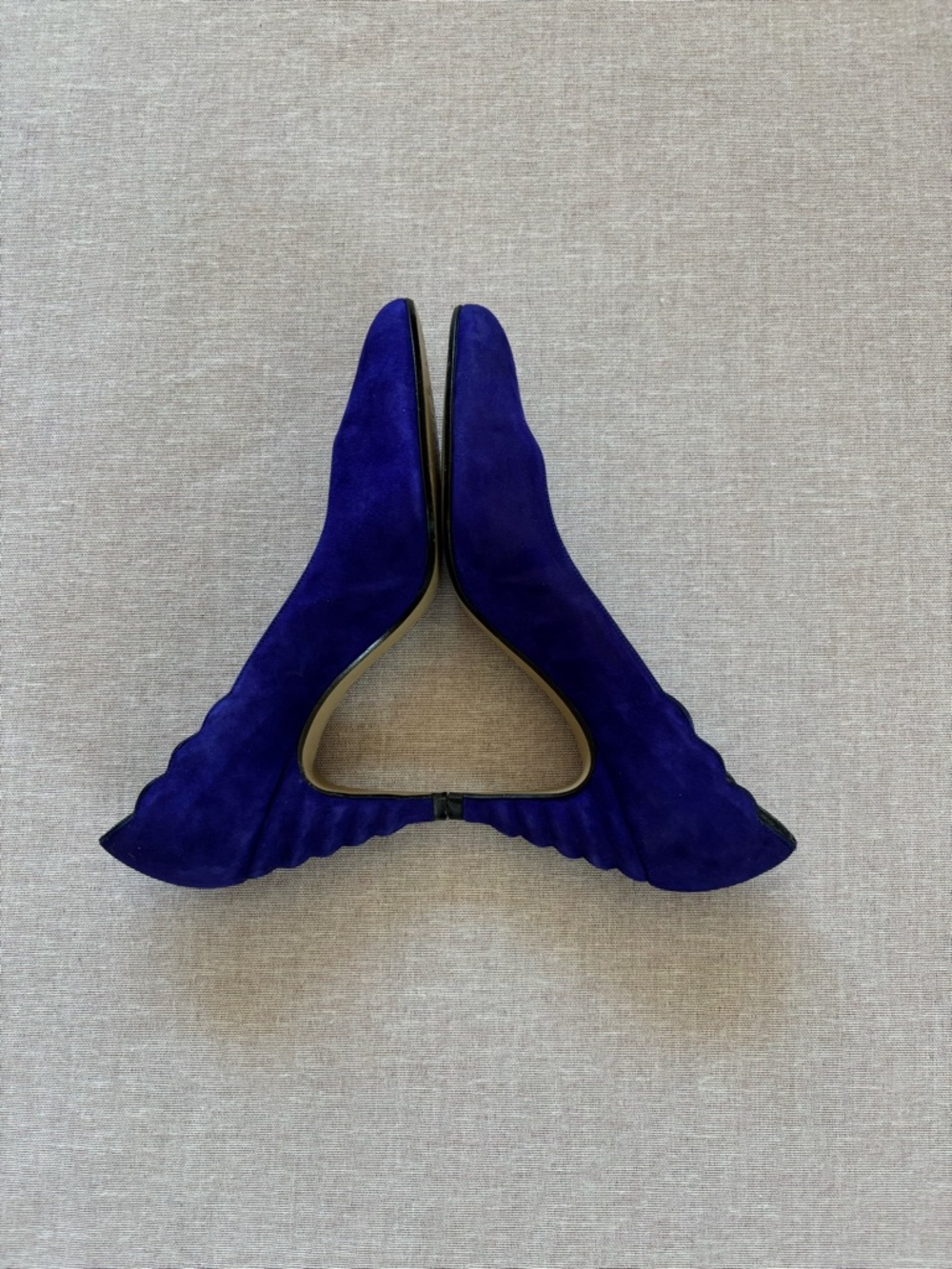 Proxy vintage purple suede scalloped heels.